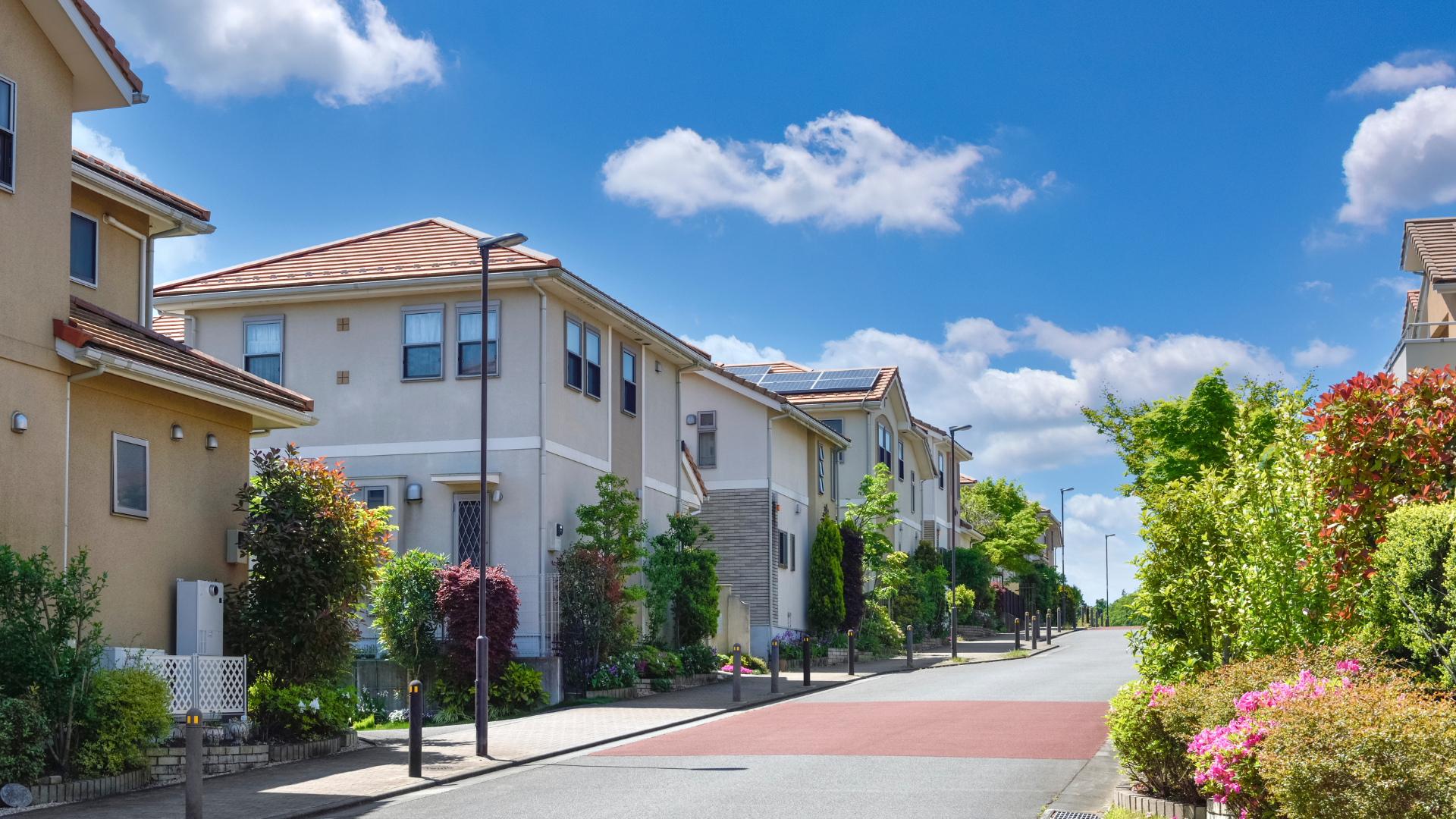 緑豊かな住宅街と美しい植栽